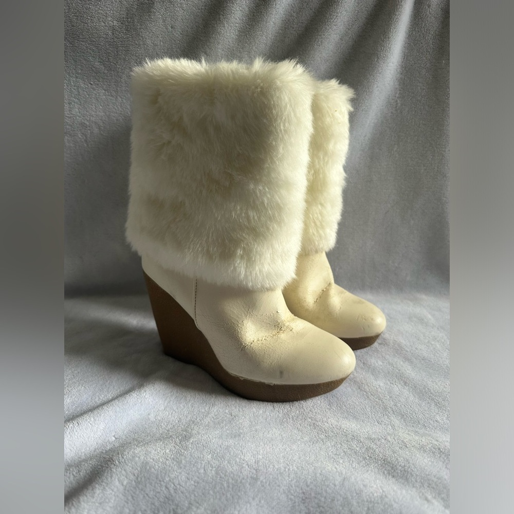 Jennifer Lopez White Fur Boots
